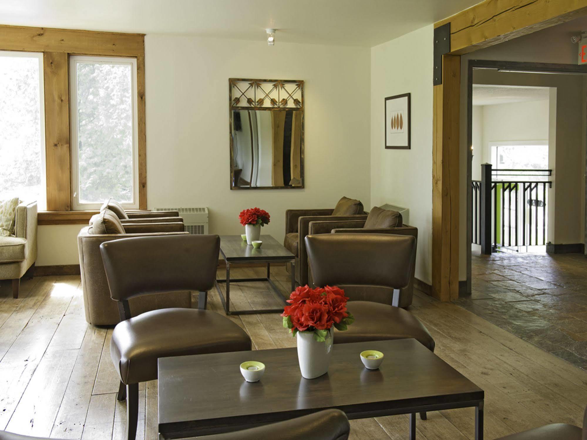Pine Lodge Muskoka Huntsville Exterior photo