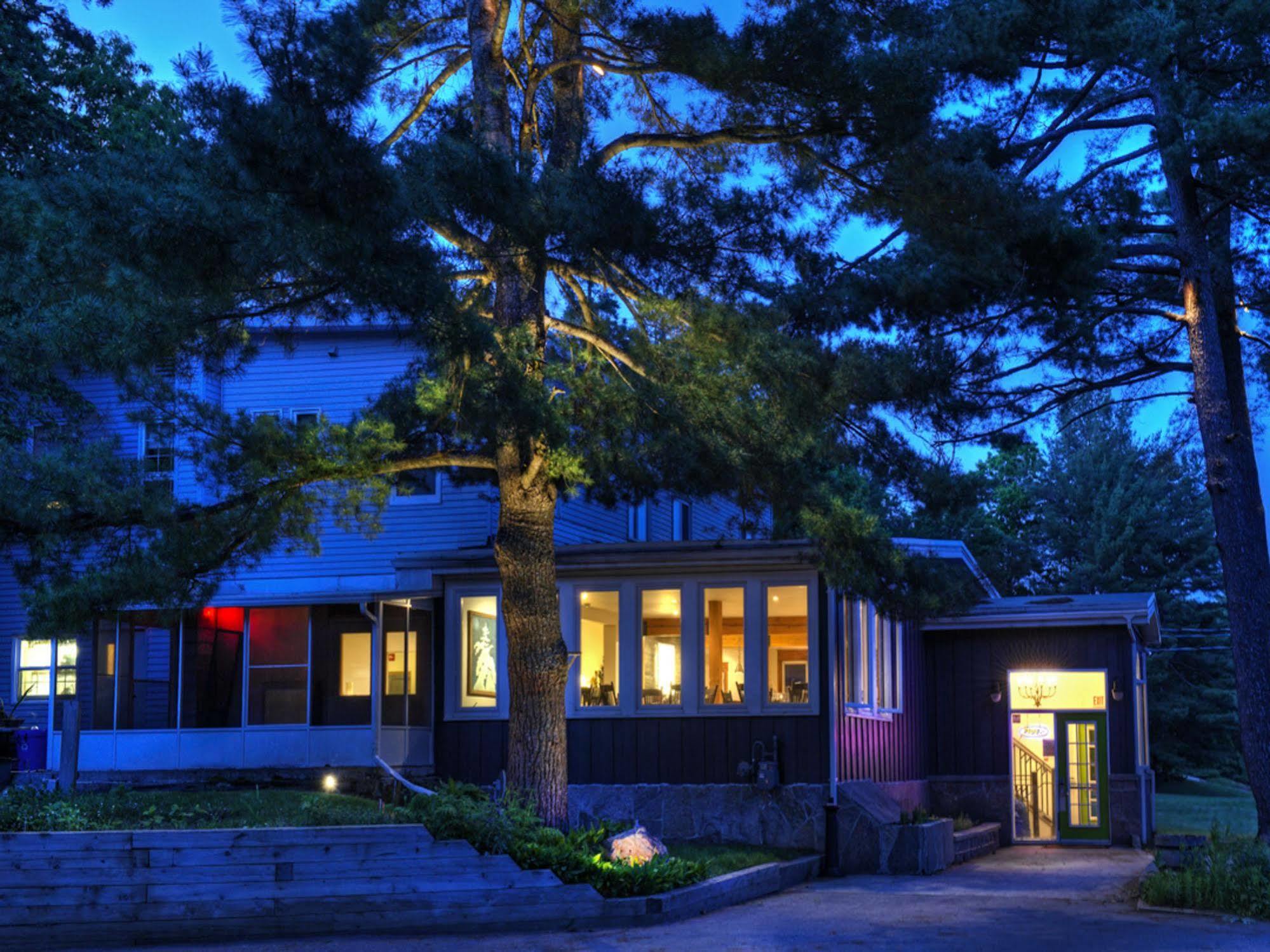 Pine Lodge Muskoka Huntsville Exterior photo